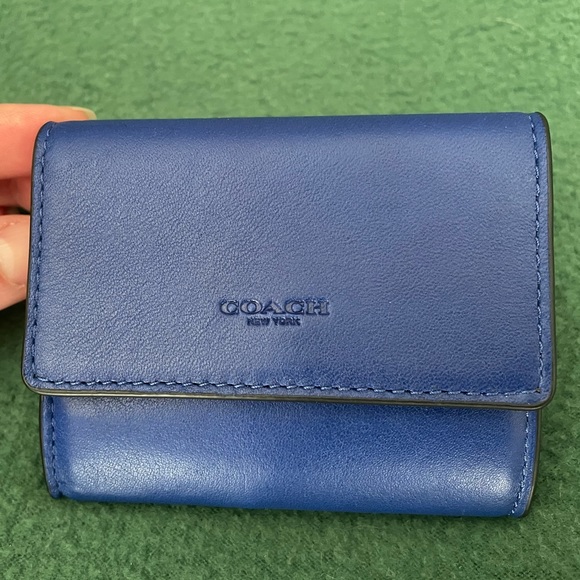 Coach Flip Card Case - Picture 2 of 13